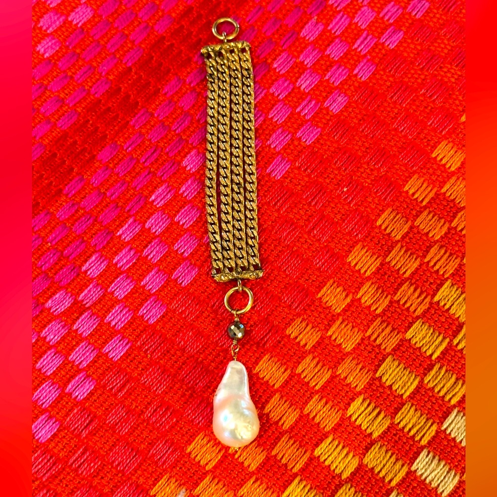 Vintage watch fob with freshwater pearl pendant. 6 inches. Like new vintage